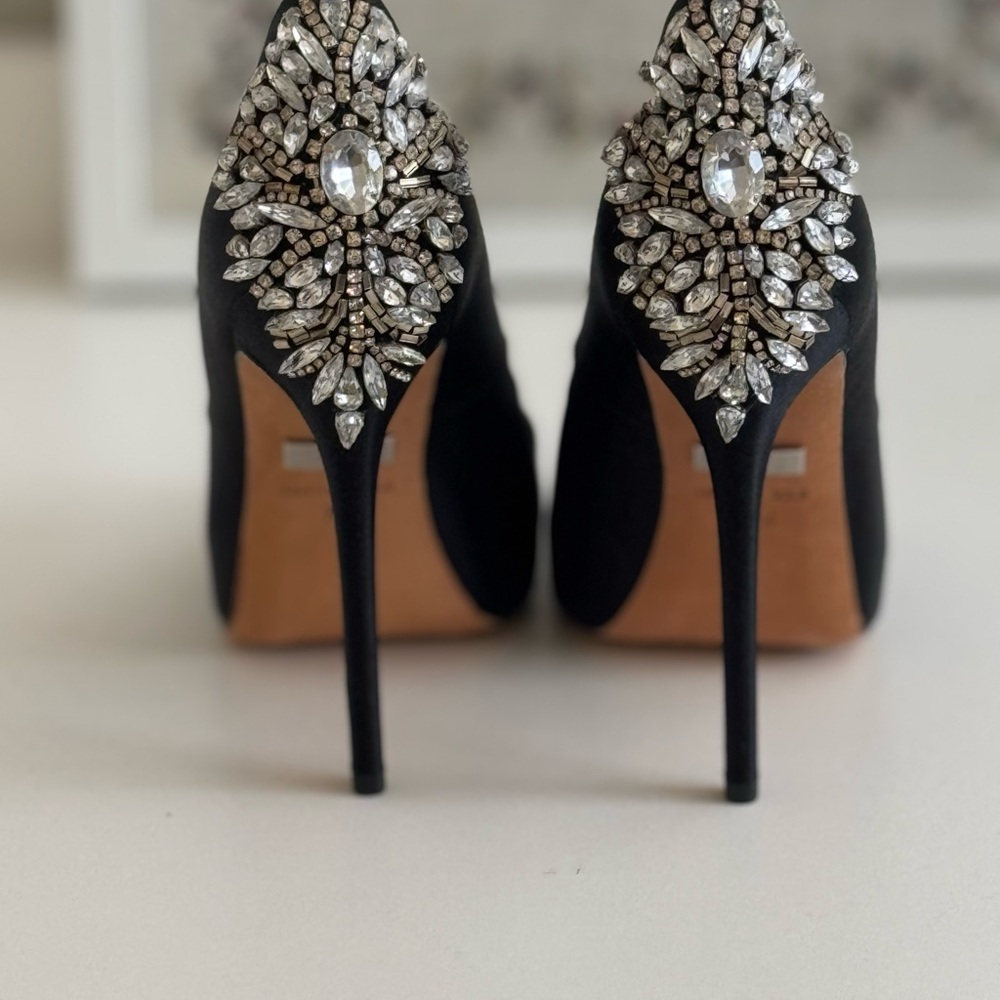 Elegant Black Badgley Mischka Embellished Jewelled Stilettos